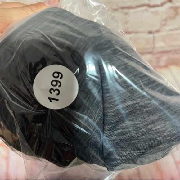 Musclenation women’s Hattie boydle halter sports bra size small - Picture 4 of 4